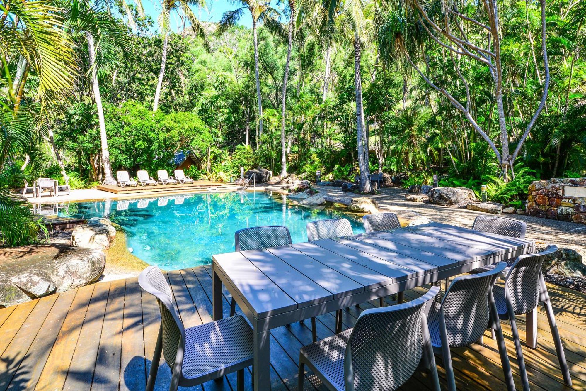 2 Bedroom Poinciana Lodge Isla Hamilton Exterior foto