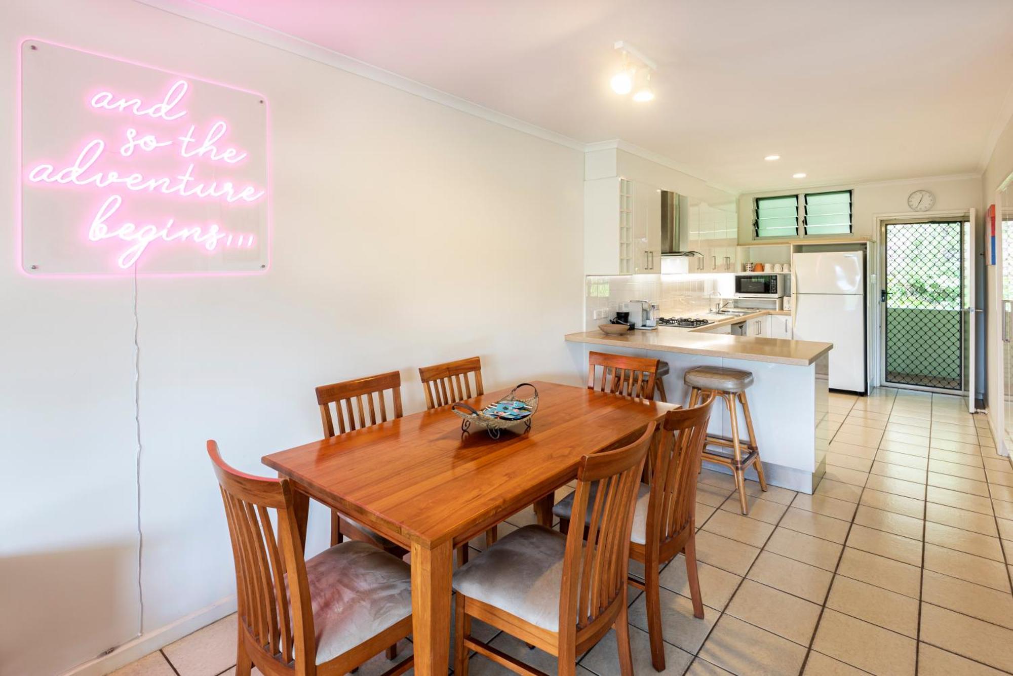 2 Bedroom Poinciana Lodge Isla Hamilton Exterior foto