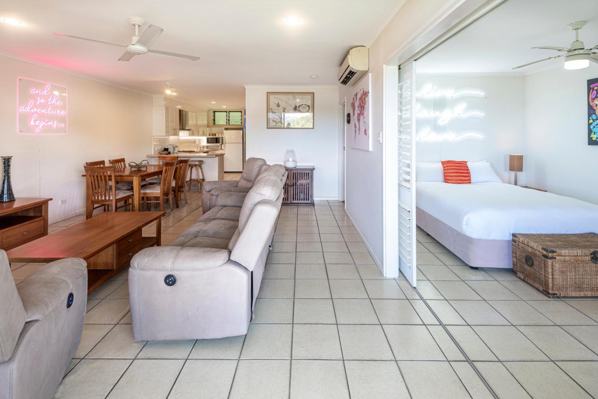 2 Bedroom Poinciana Lodge Isla Hamilton Exterior foto